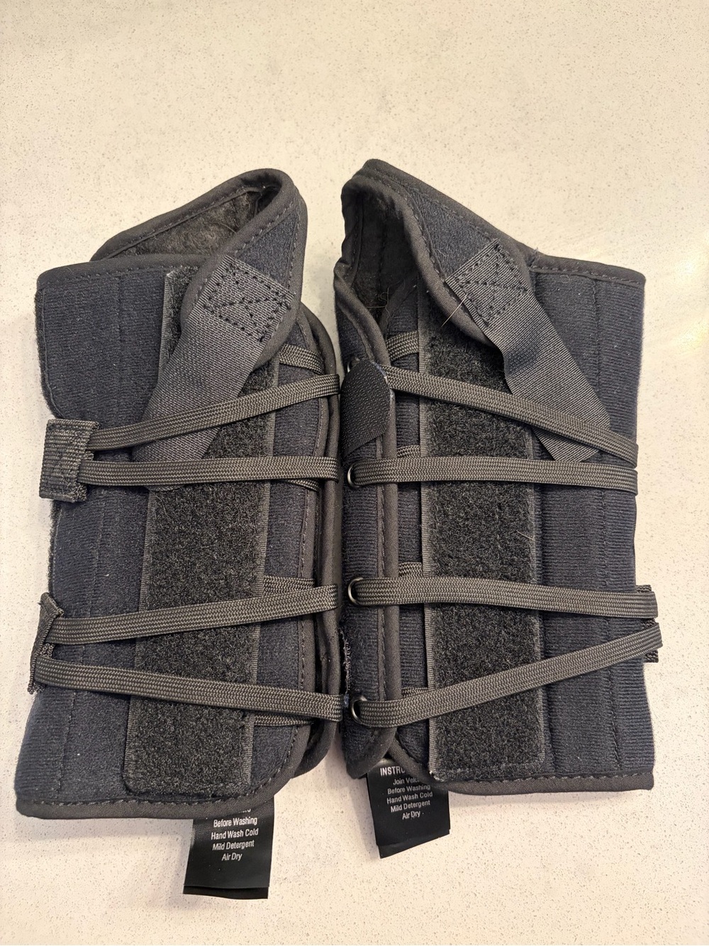 Set of 2 Black Wrist Support Braces with Adjustable Straps - left and right